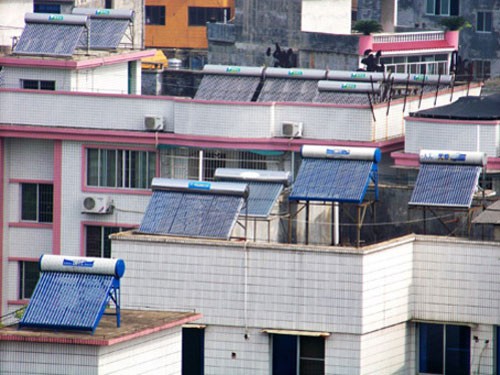 太阳能热水器 引雷室内？